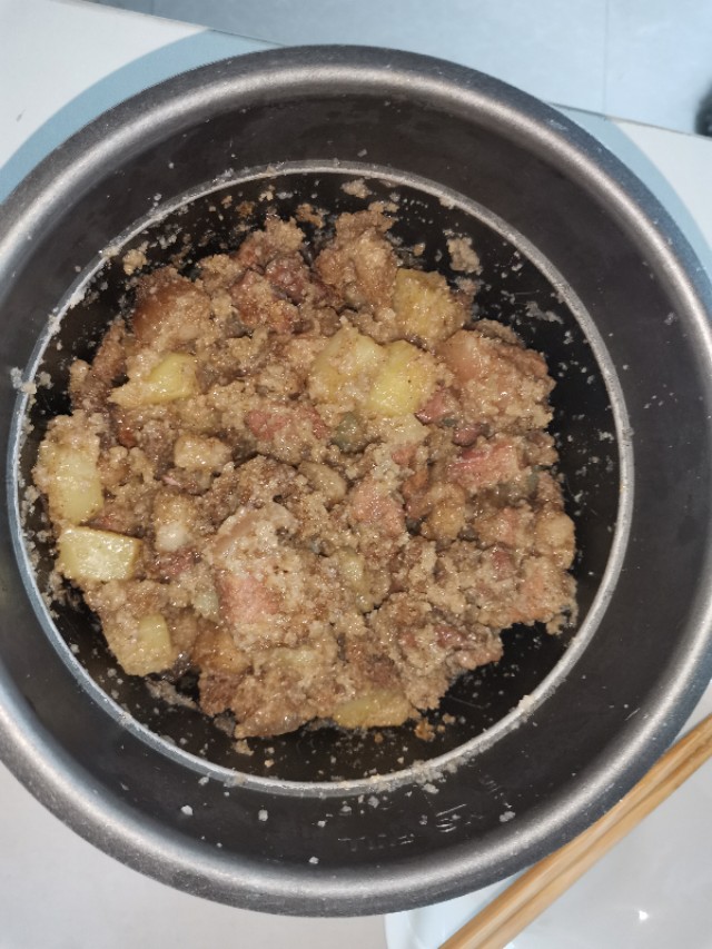 粉蒸肉五花肉怎么做,电饭锅蒸粉蒸肉的正确方法不加水