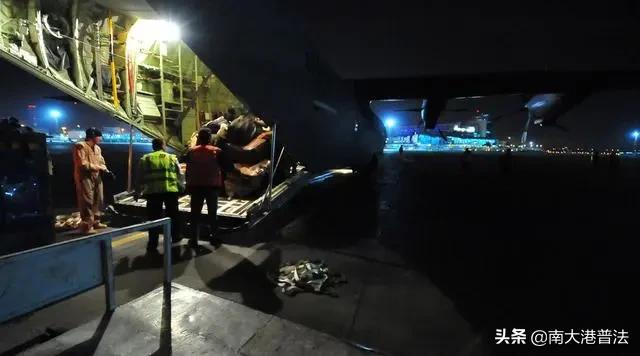 劳动法：工伤断手指赔偿多少钱