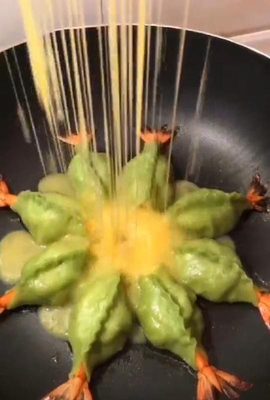 菠菜鸡蛋虾饺的做法,菠菜虾饺的家常做法