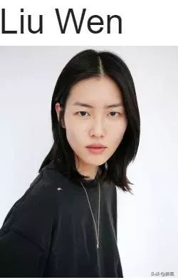 刘雯露腰全身照,刘雯晒出一组美照着绿色露腰上衣