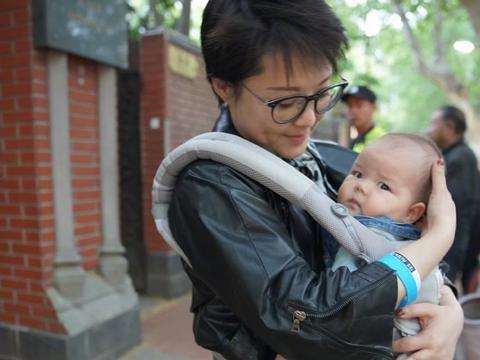 刘诗诗当妈袁立为何蹭热度？看看她到底是怎样的人