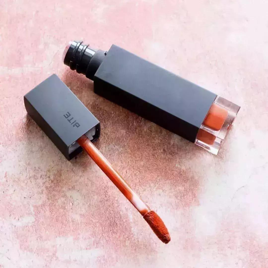 白桃乌龙口红适合黑黄皮,阿玛尼适合黑黄皮的口红