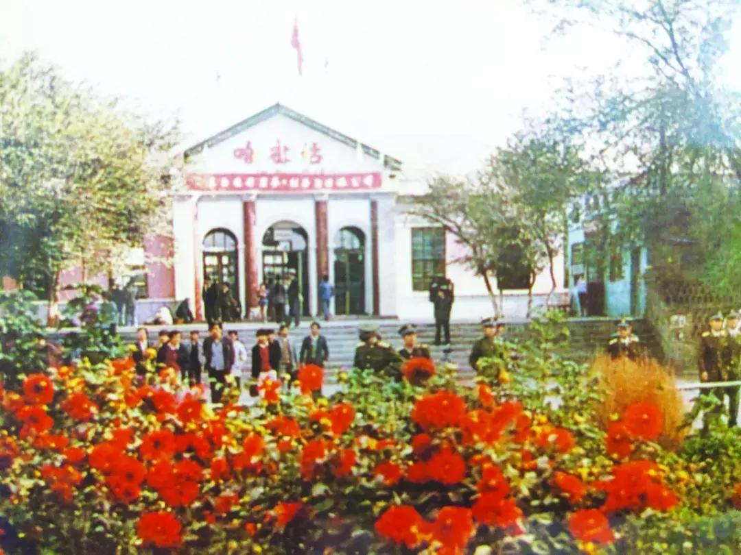 哈密火车站新旧图,哈密火车站的历史变迁