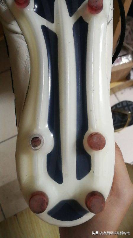 足球鞋的寿命有多长？老了以后会有哪些病？有病该怎么治疗？