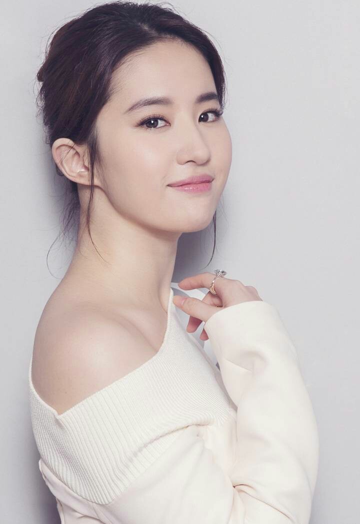 桃花眼适合什么脸型女,妩媚的女生适合什么眼型