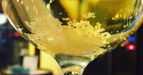 红酒里面有渣渣是好红酒吗,红酒有酒渣是好是坏