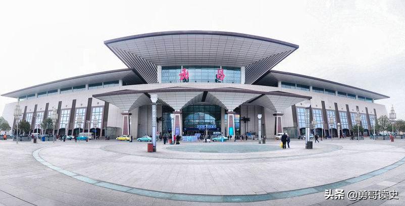 中国有两个火车站：火车直达所有省会城市，没有北京站