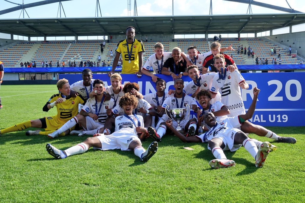 归还圆明园兽首，修复巴黎圣母院，可能这是足坛最酷的老板