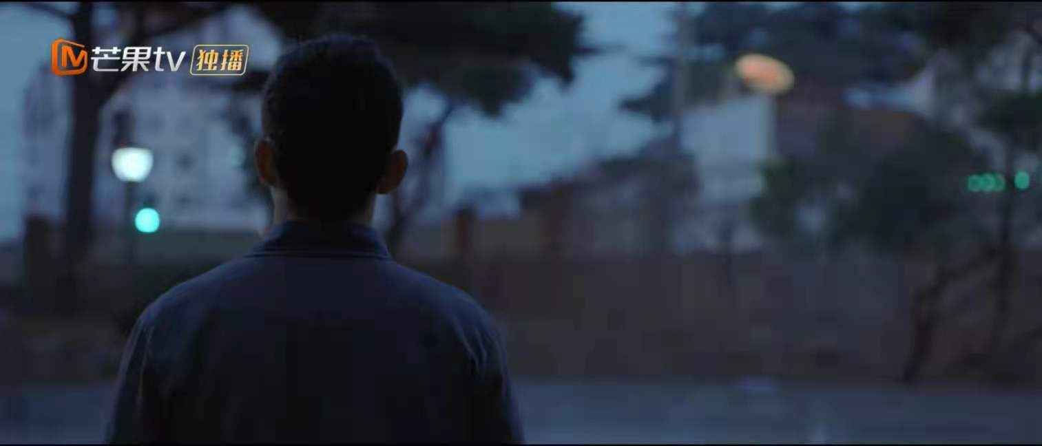 余男谎言真探一共多少集,谎言真探余男和朱世豪在酒吧聊天