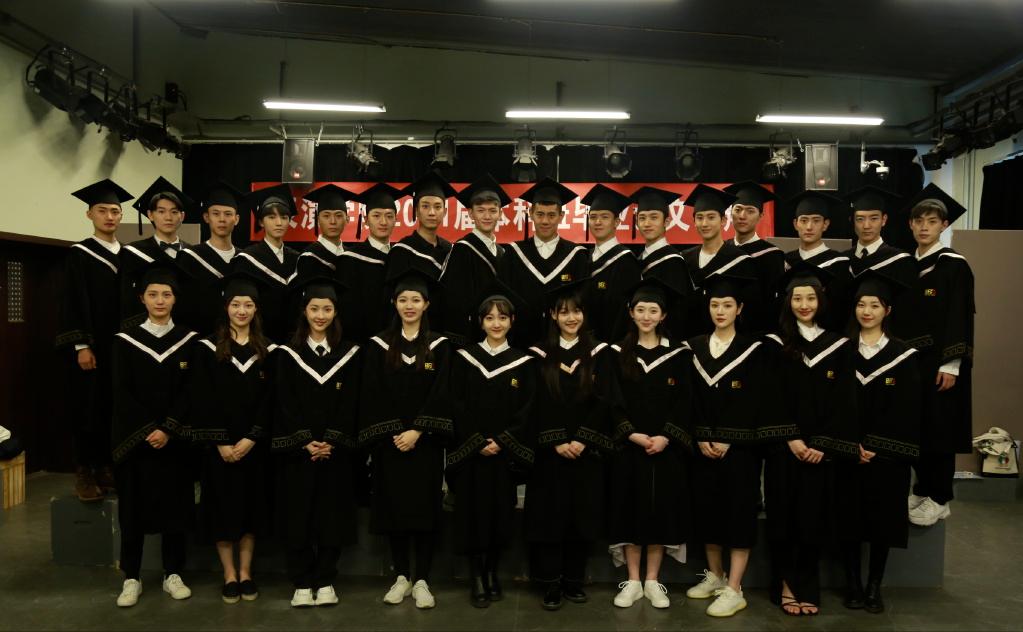 北电毕业照16届,17级毕业照北电