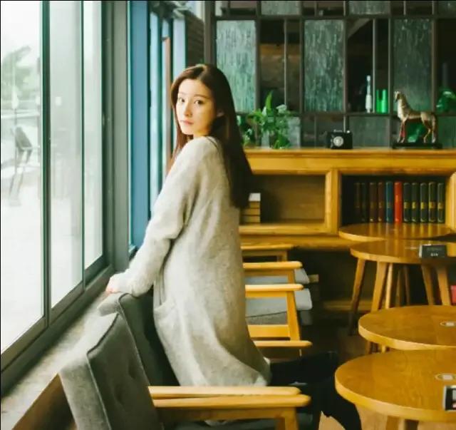 马凡舒首次主持天下足球,央视足球主持马凡舒