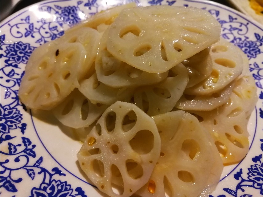 深夜郑州8男2女躲在花园路北环桥头，吃丹江翘嘴鲌，喝方城木瓜酒