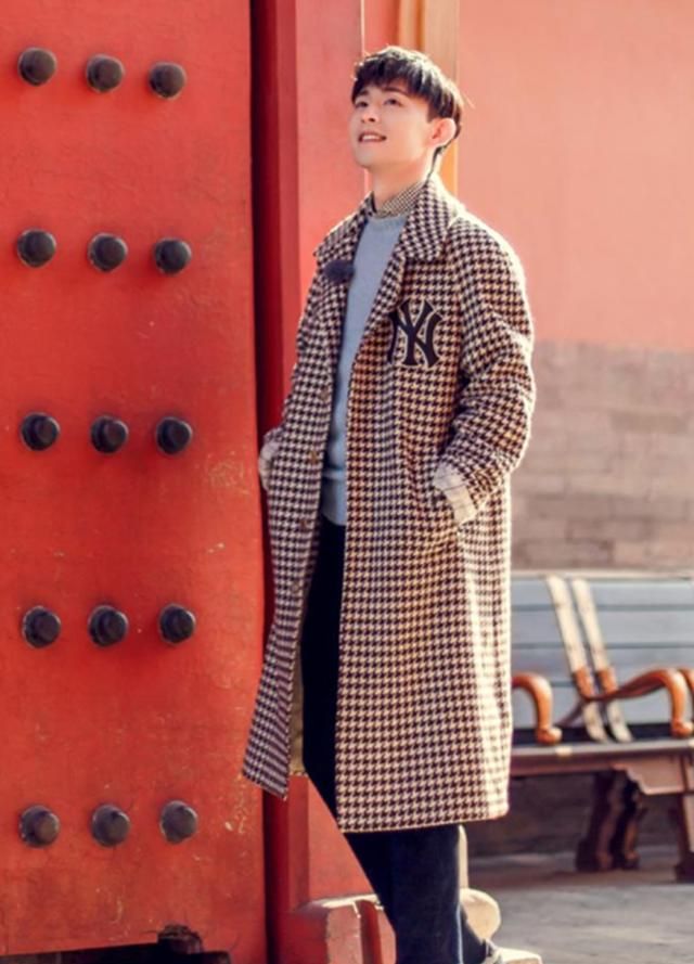 “正太面孔+举铁身材”，脸与身材极不符合，白敬亭邓伦上榜