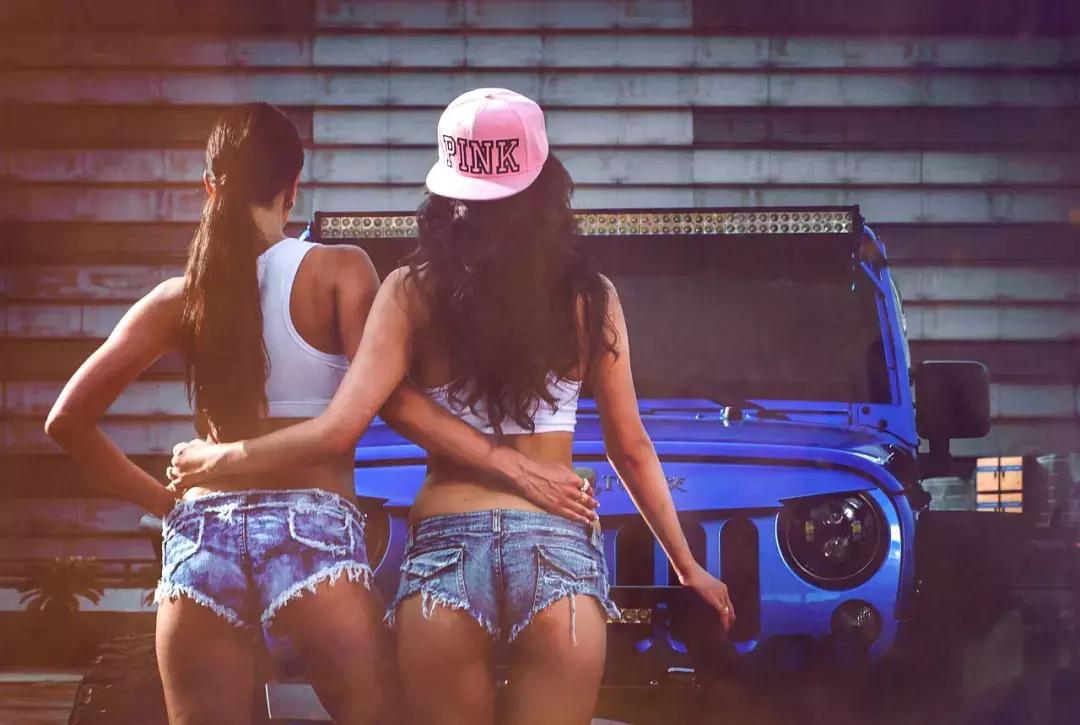 蜜桃臀的*伤杀**力有多大？十个男人九个爱