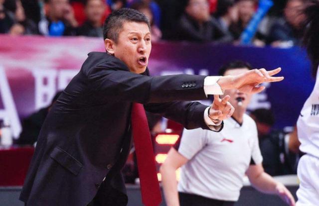 辽宁男篮总决赛被逆转,辽宁男篮卫冕遇难题