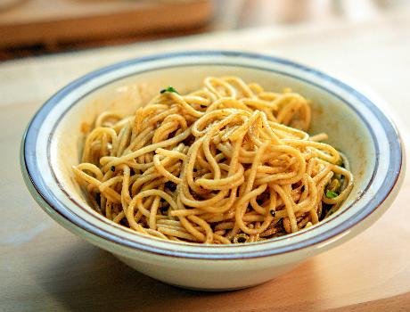 热干面调芝麻酱放盐吗,热干面芝麻酱和调汁