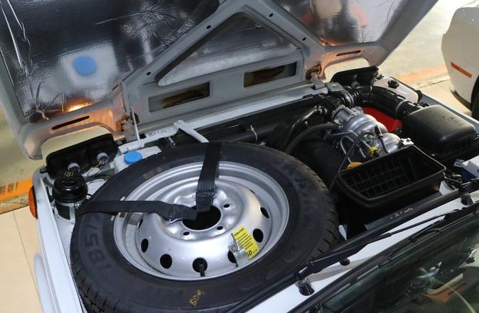 进口硬派分时四驱三把锁越野车,最便宜硬派越野有三把锁