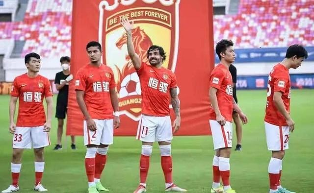 花8.7亿元买几个黑人兄弟？中国足球，沉下心来吧