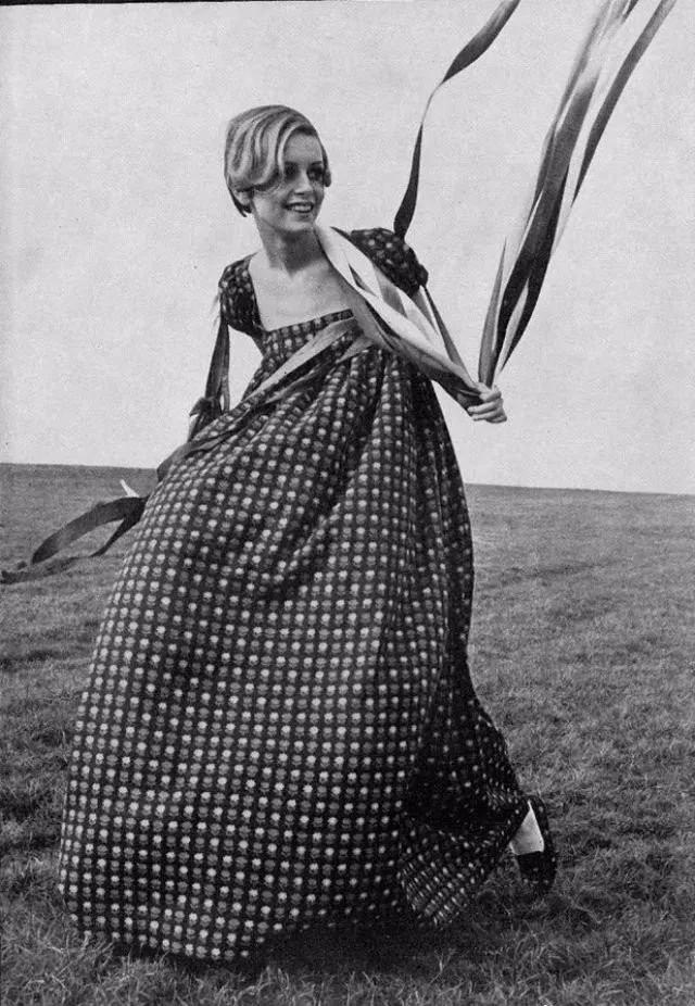 体重41kg的她，*翻推**了梦露性感丰腴的审美革命，成划时代流行符号