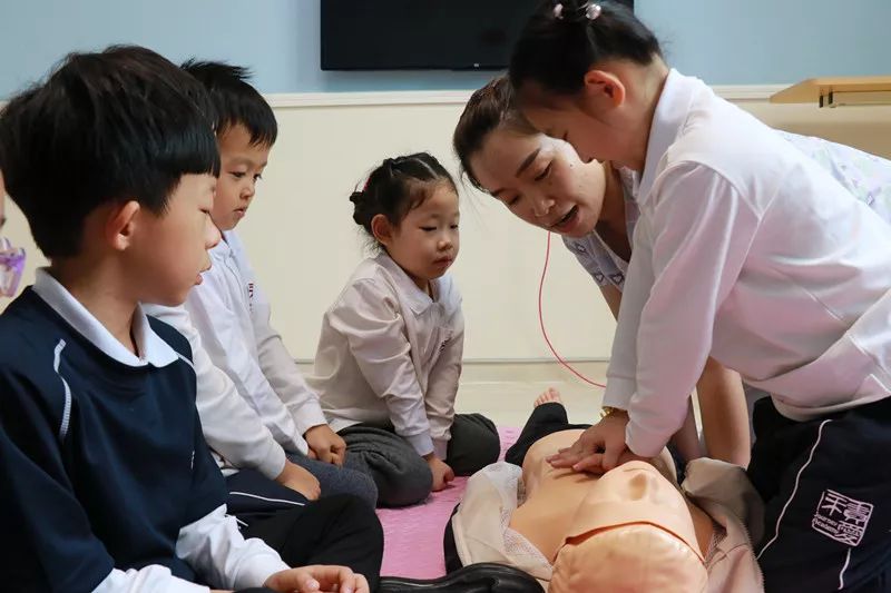 “妈妈，以后看牙我再也不哭啦！”