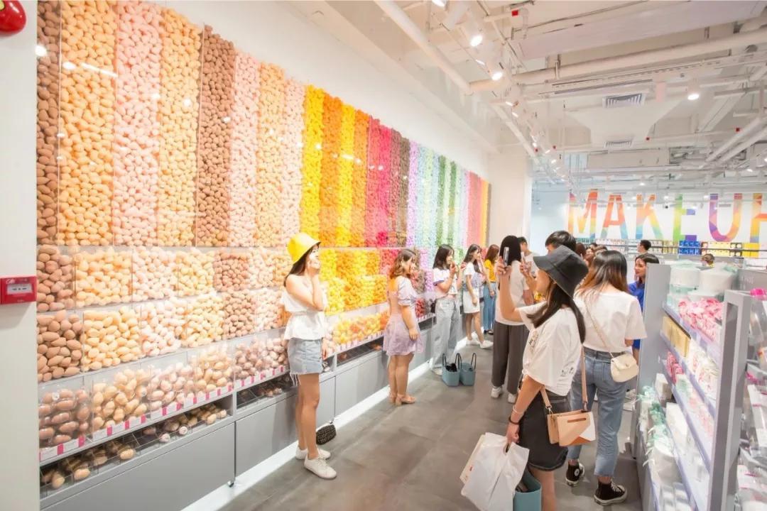 屈臣氏和丝芙兰哪个好看,丝芙兰屈臣氏