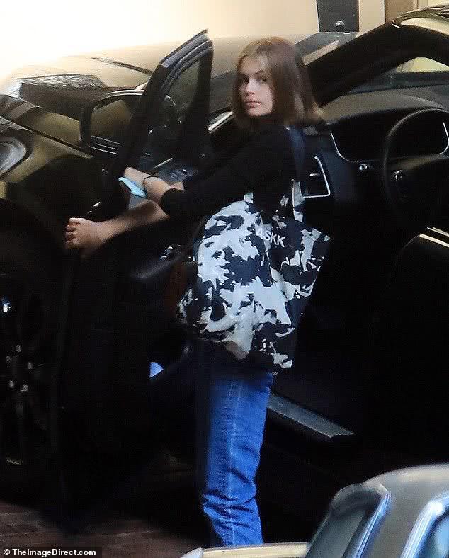 17岁超模二代凯雅走秀,超模凯雅首秀