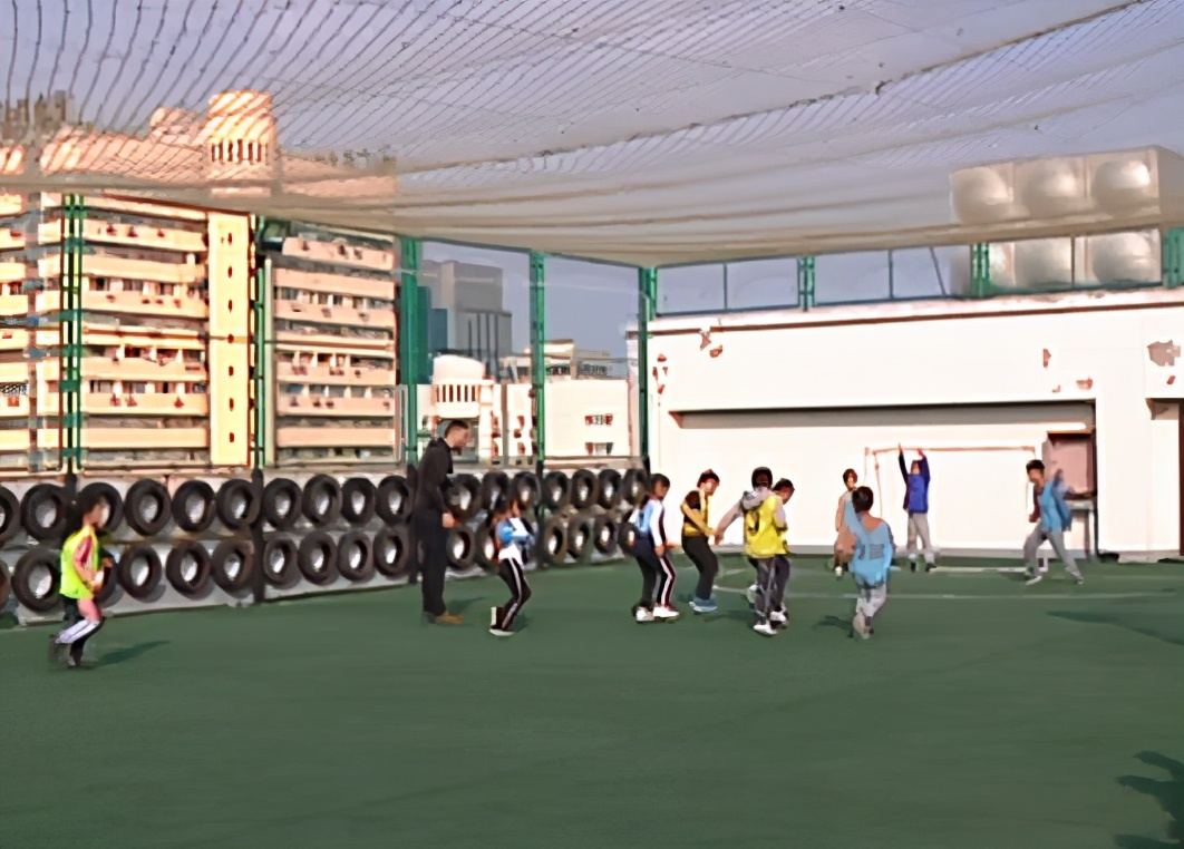 西班牙快乐足球队,西班牙足球外教