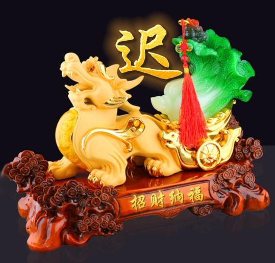 招财辟邪金色貔貅头像,背上有金元宝的貔貅招财纳福