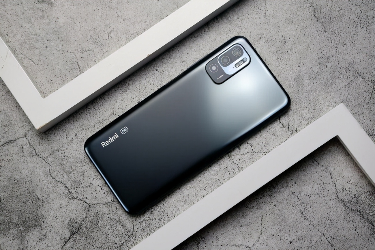 红米最强手机和iqoo最强手机比拼,一千元左右红米和iqoo哪个好