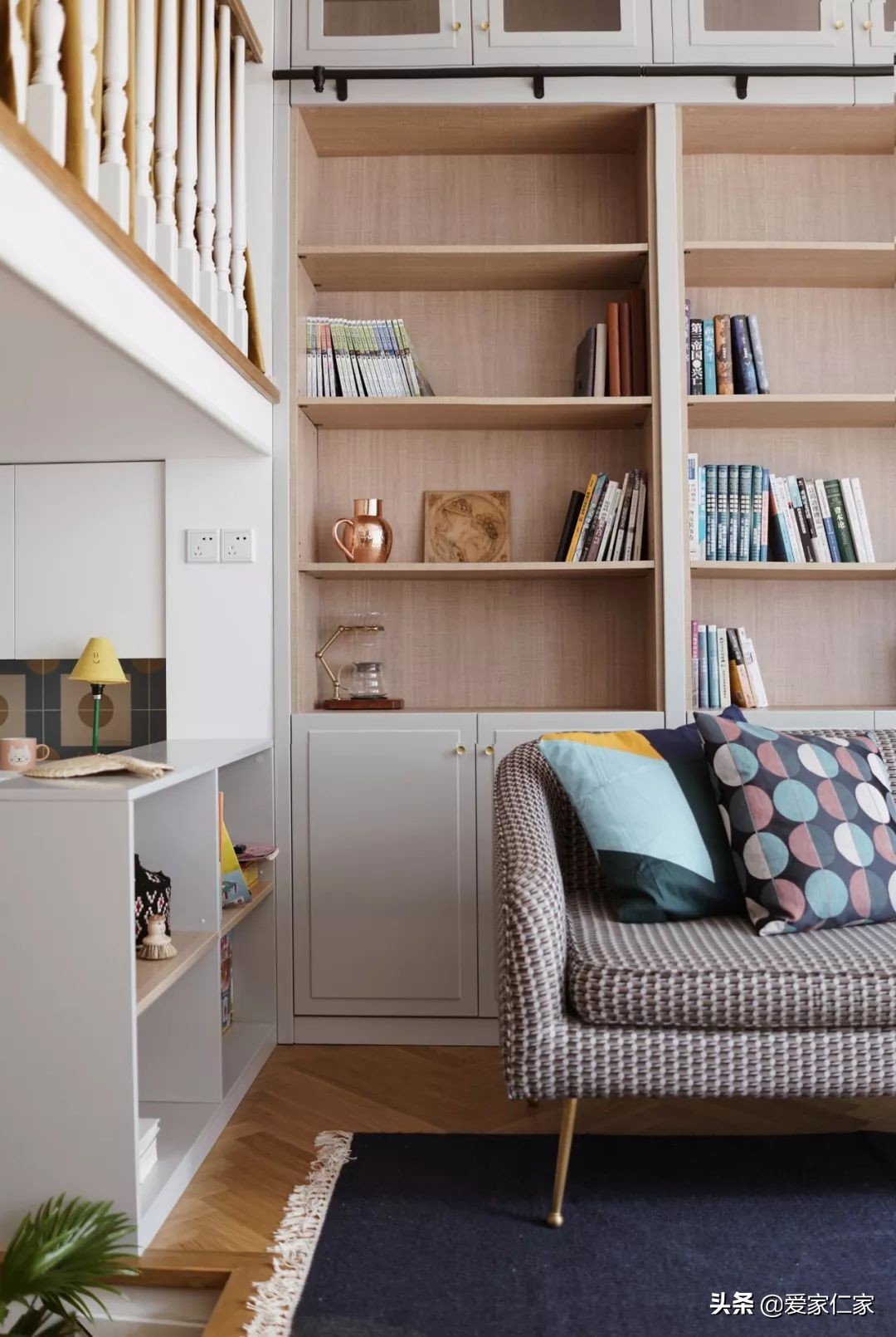 她买下32㎡上海老旧学区房，为女儿打造小桃园，还有超舒适大庭院