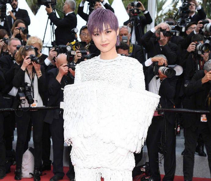 巩俐红毯造型最近的,巩俐回应红毯造型