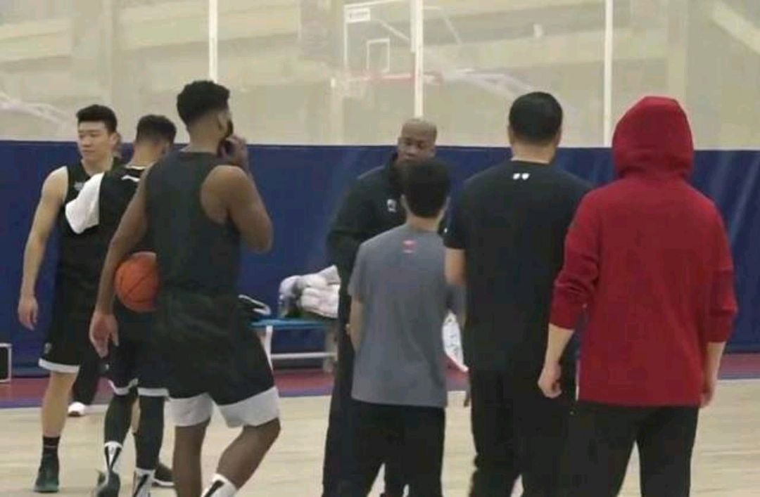 央视直播北控与新疆篮球赛,北控对青岛现场直播