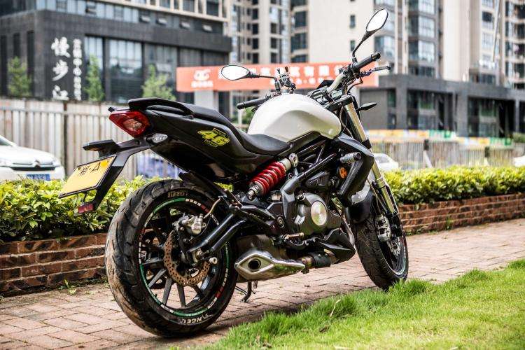 黄龙街车300最新款,黄龙300国产跟欧版的区别