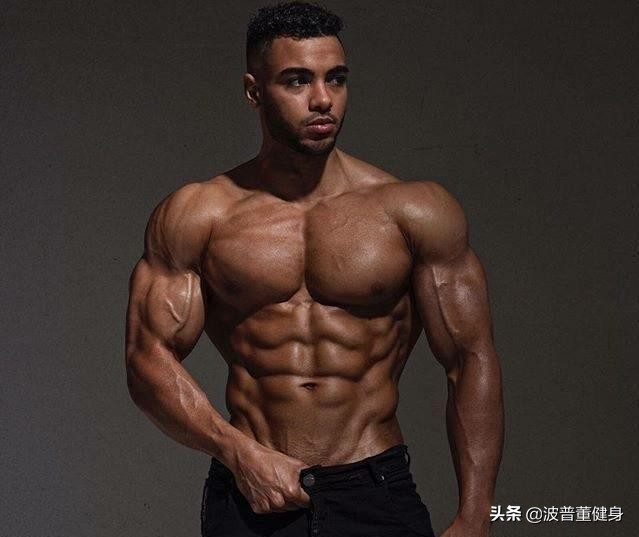 用哑铃练胸肌为什么肩酸痛,用哑铃想练肩膀怎样练宽