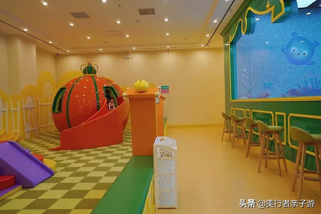 室内可戏水的儿童游泳馆,水中小超人