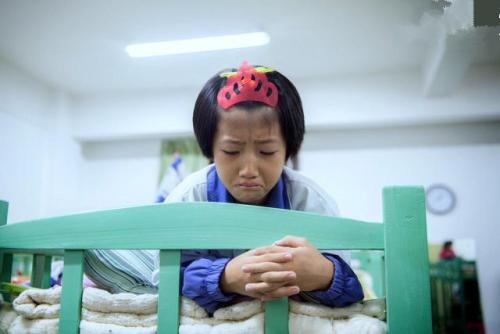 初中生住校不愿意住,初中该不该去寄宿学校