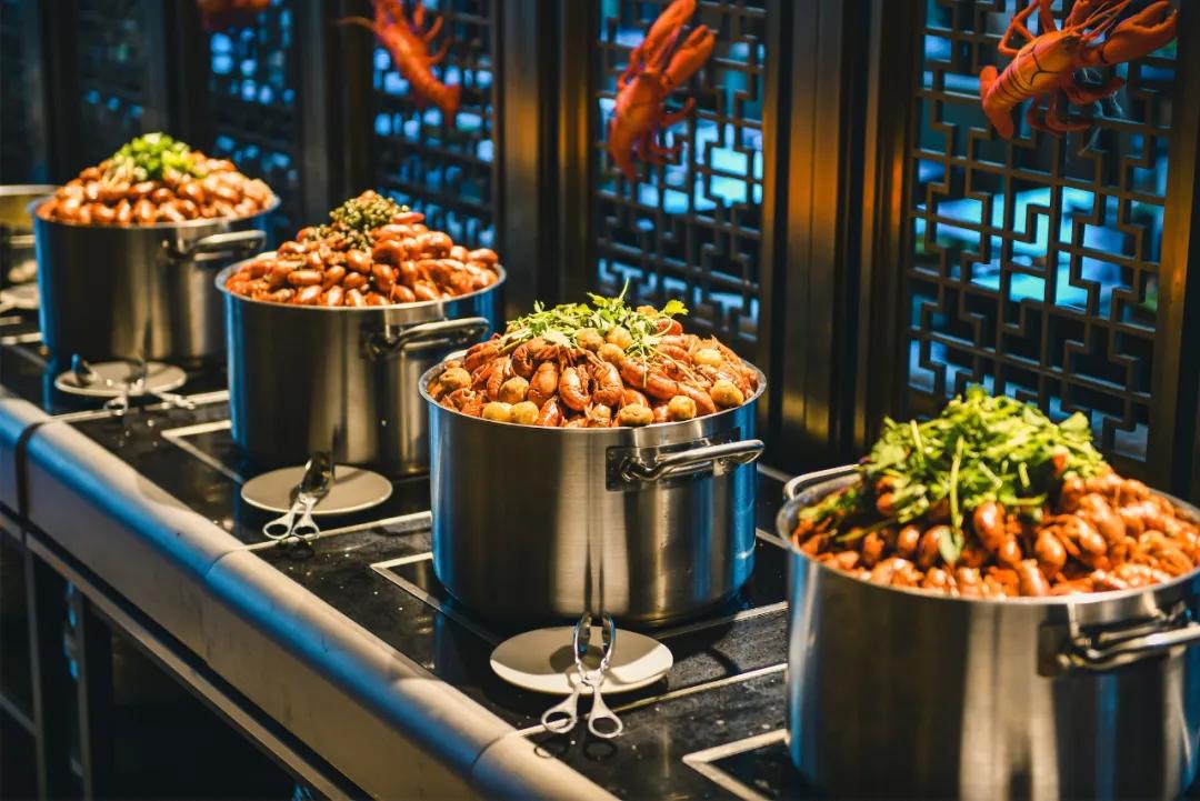 海花岛希尔顿海鲜自助餐团购,在希尔顿住酒店可以免费吃自助餐