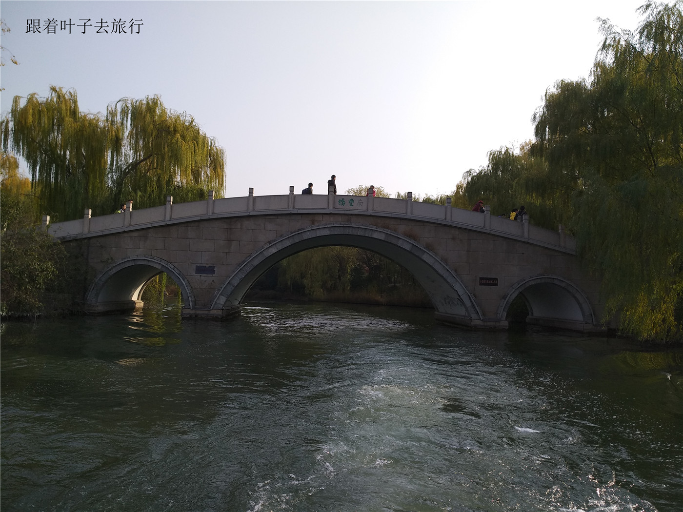 大明湖畔南丰祠雨荷厅前的荷花池,大明湖南丰祠的传说