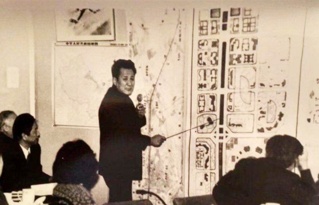 2年前“平民市长”张百发追悼会：北京市民自发赶来，送别老市长