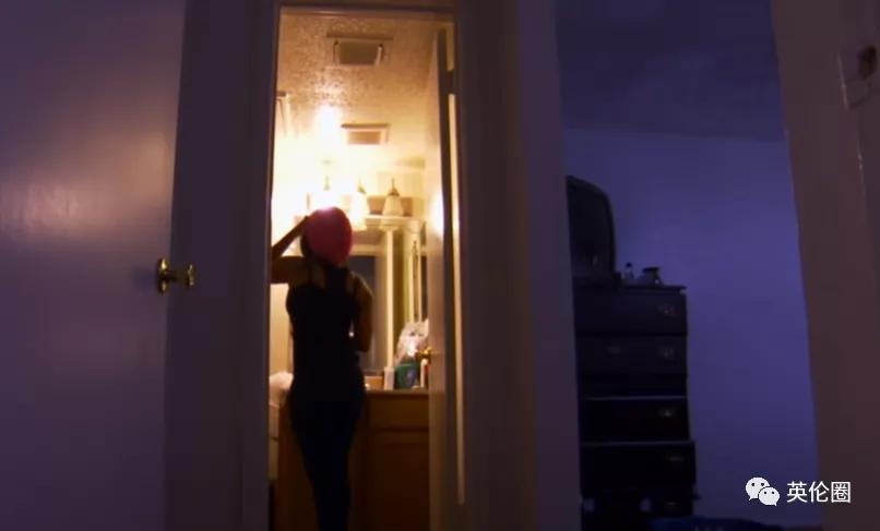 她逼全家120s洗完澡，给孩子吃过期肉...男友：我还是爱她