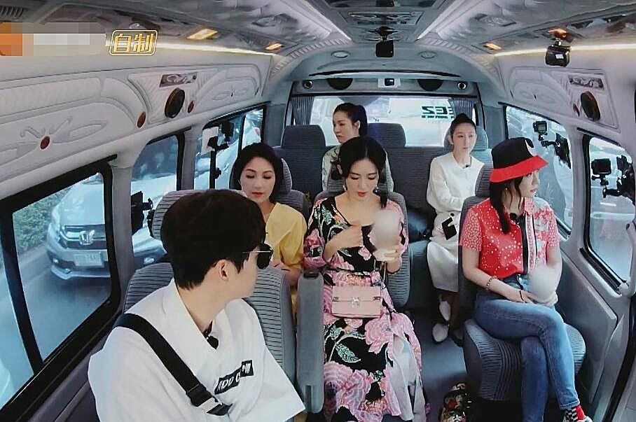 霍思燕同款耐克厚底鞋,霍思燕嗯哼的鞋子