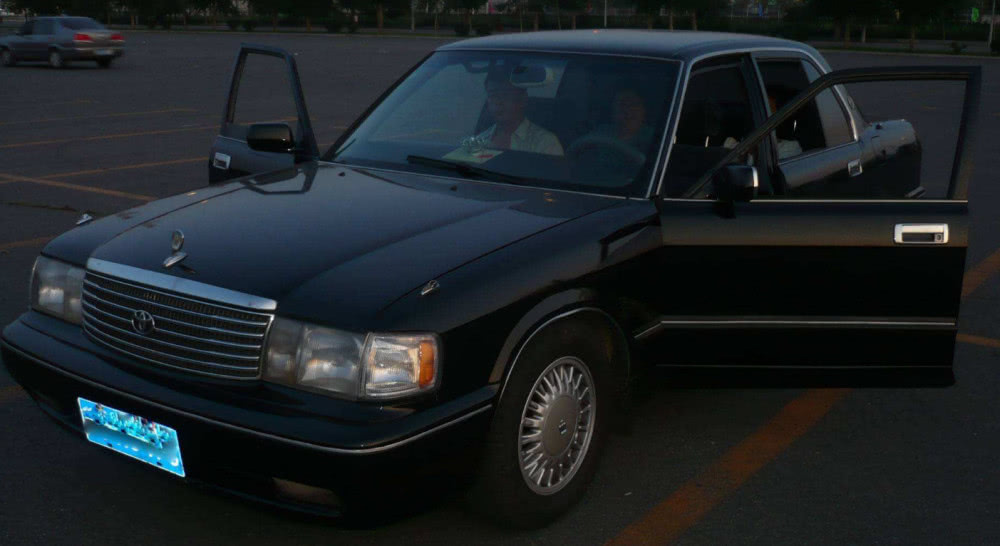 第十代丰田皇冠155哪年发布,2000年皇冠155千禧版当年价格