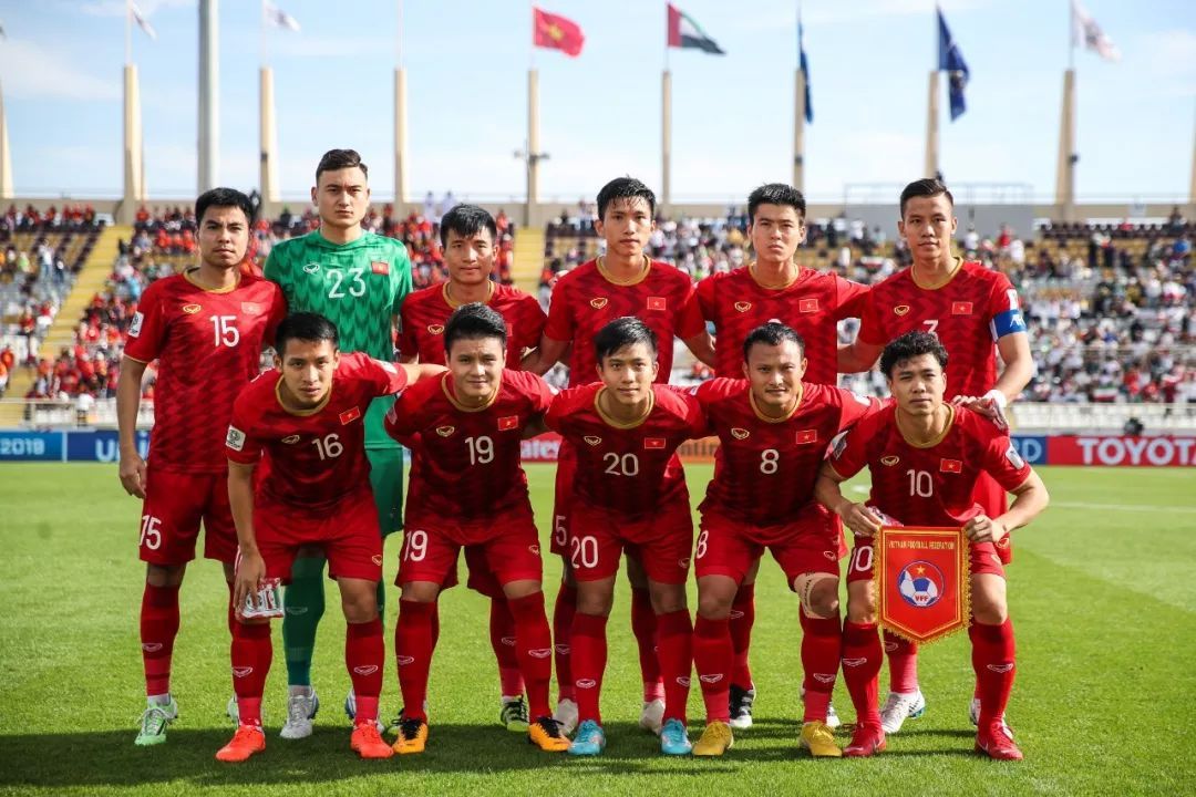 中国男足出线形势及比分情况,亚运男足分组出线形势分析