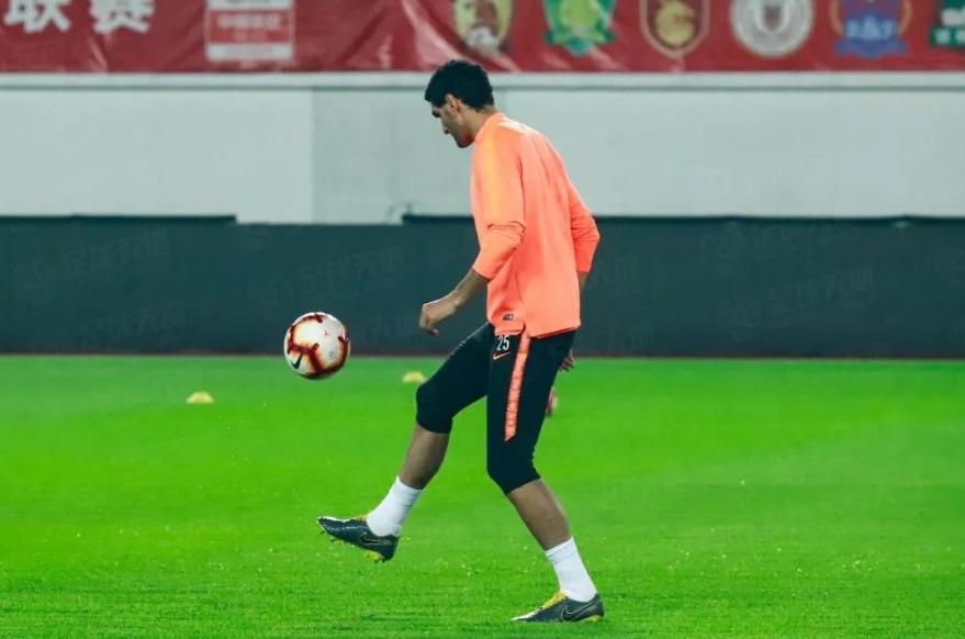 成功不是偶然高桩训练,费莱尼谈中国足球进步