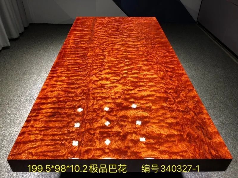 实木大板和红木家具哪个好,金丝楠木大板和巴花大板哪个好