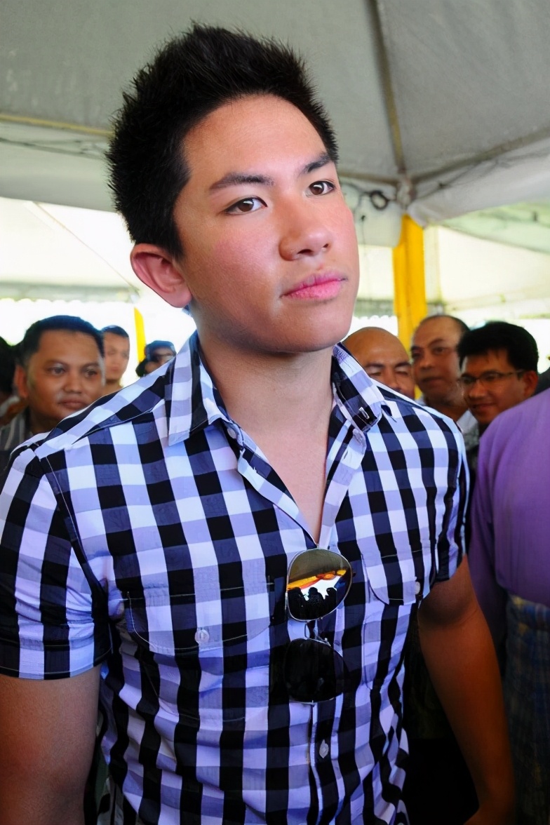 文莱王子颜值巅峰,文莱王子帅照