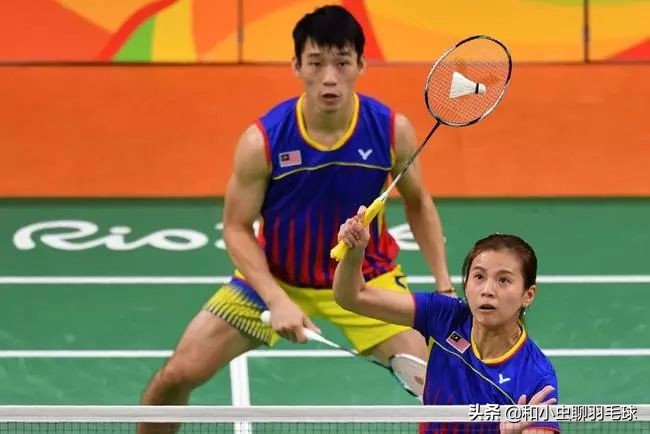 羽毛球高远球如何打得轻松,羽毛球高远球打不高