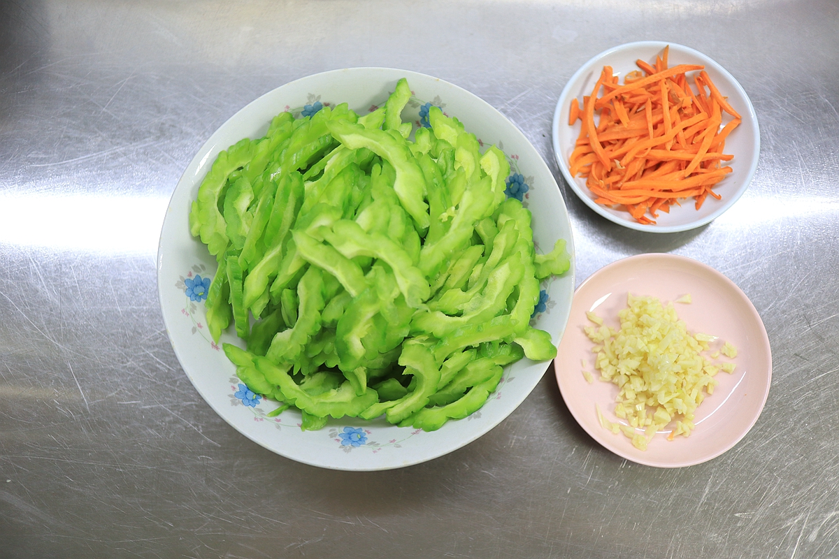 苦瓜的做法大全简单又好吃,苦瓜的家常做法简单好吃