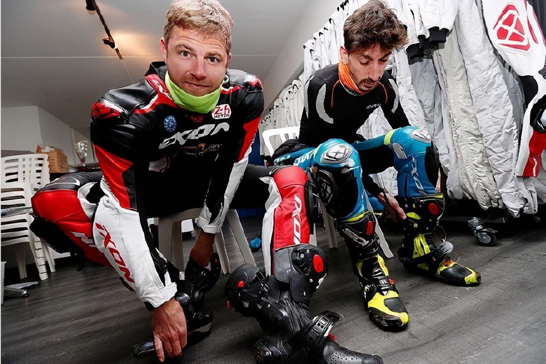 羽毛球职业联赛靠什么盈利,羽毛球职业选手一个月能赚多少钱