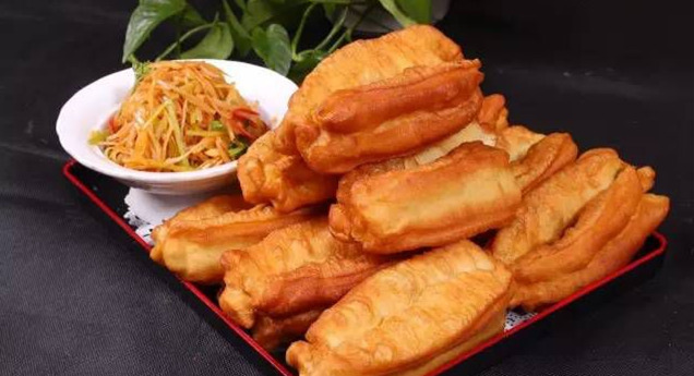 早餐面食技术培训油条配方,早餐店油条做法和配方的全过程